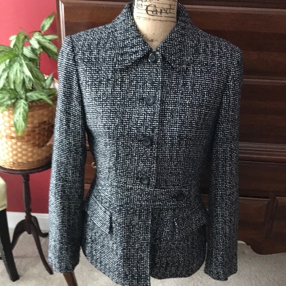 Jones of New York Back & White Tweed Blazer! - Picture 2 of 4